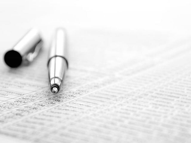 pen-and-document-Z6PUHXV